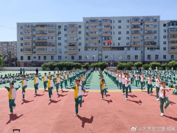 齐齐哈尔小学(哪个学校更漂亮更舒适)